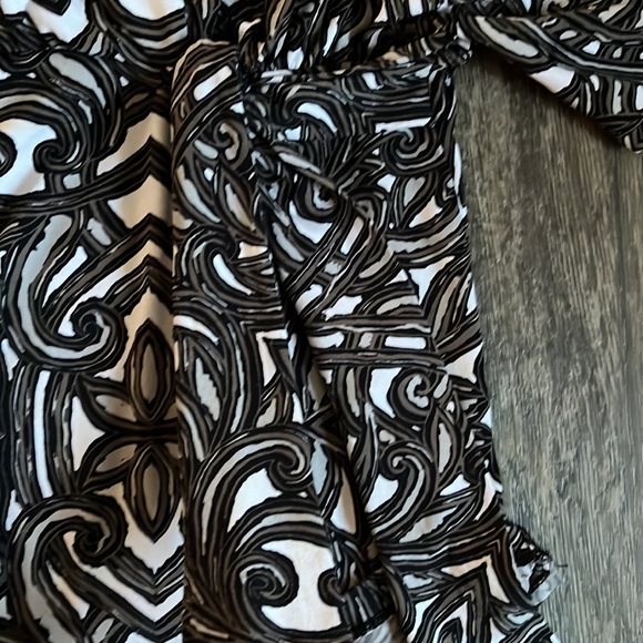 JENNIFER LOPEZ Crossover Blouse Side Tie - Picture 2 of 8